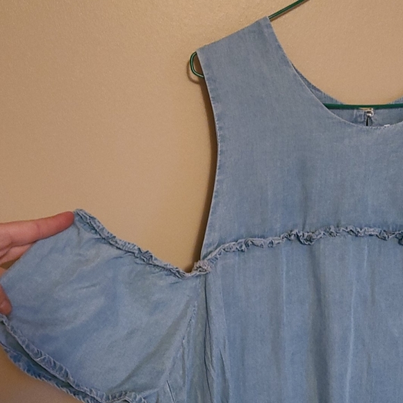 Cold Shoulder Top - Picture 2 of 6